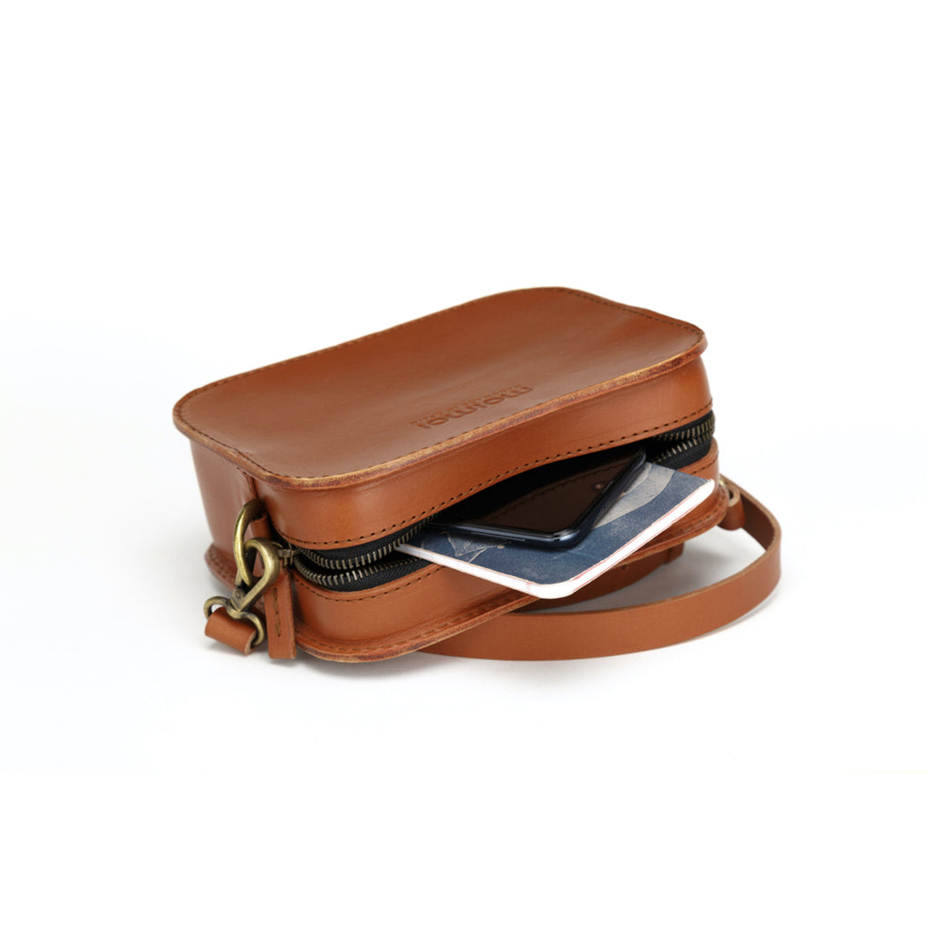 SOFIA crossbody bag in cognac - MOIMOI accessories